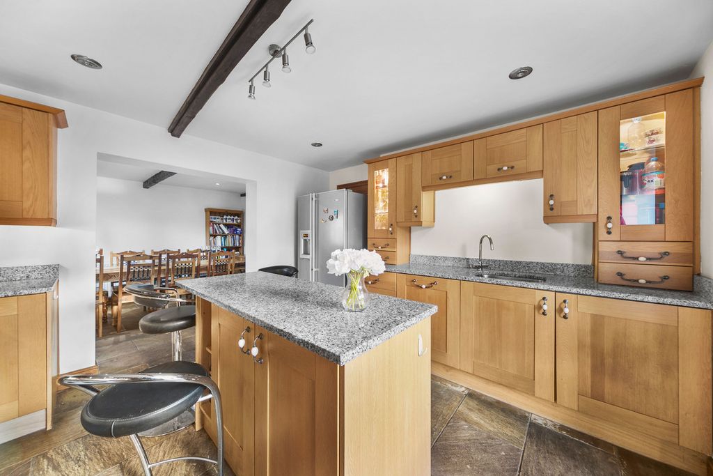 Property photo 3 of 29