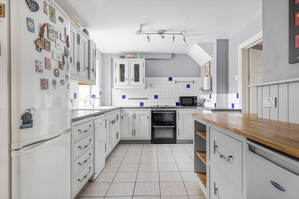 Property photo 3 of 33 2953933