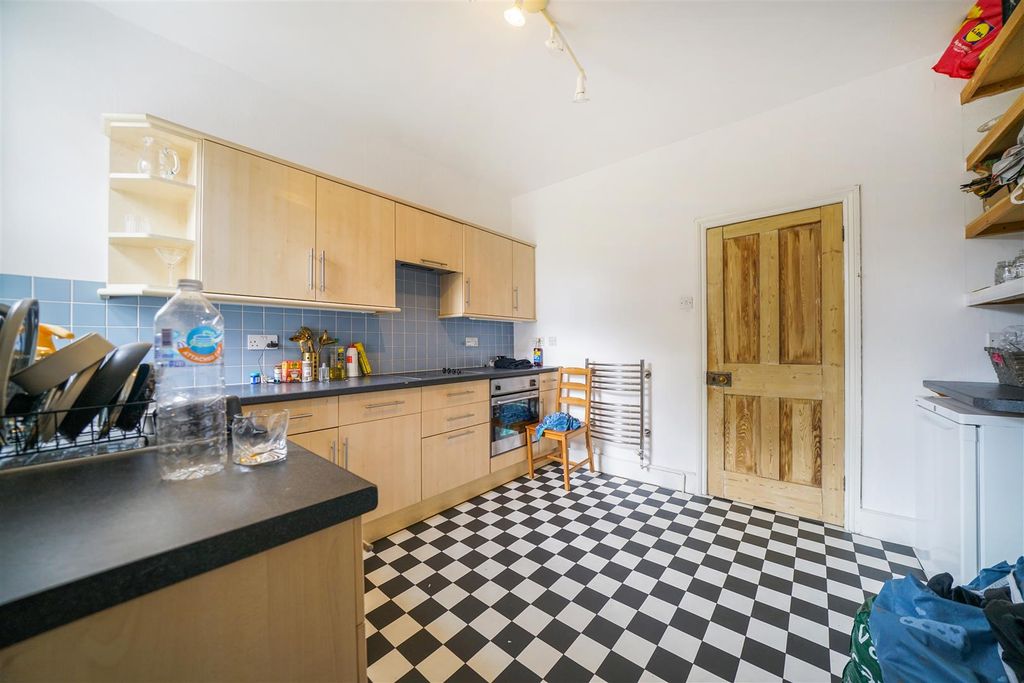 Property photo 3 of 14 Flat 1, 27 Dowanhill Road - F3Uratxlkaxecjkvymus.J