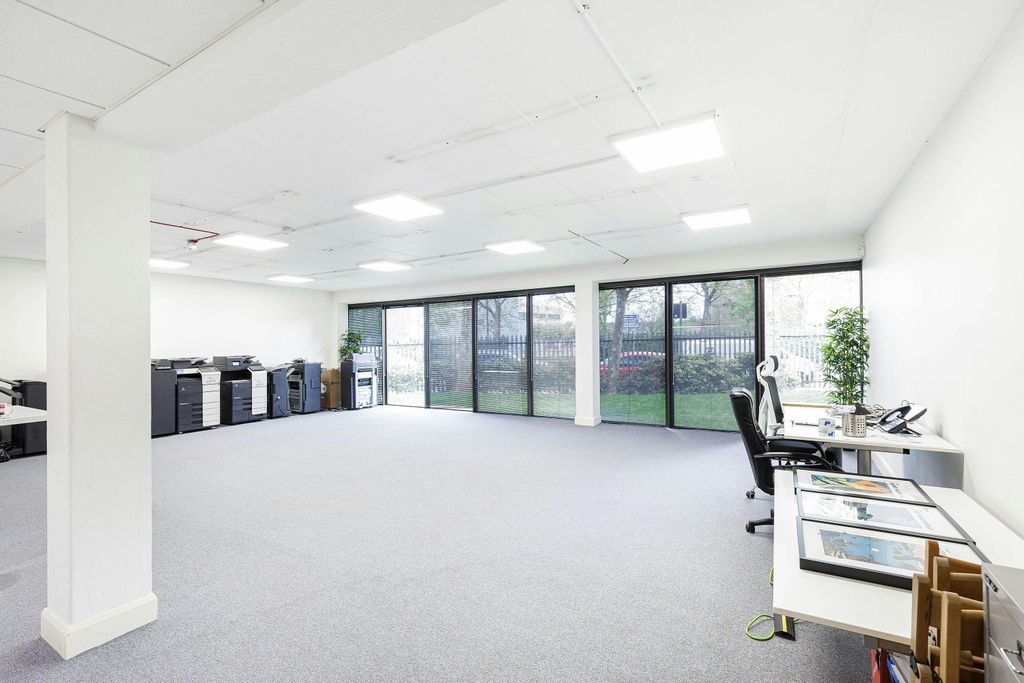 Property photo 2 of 9 Fre__Ground_Floor__22_Abbey_Road__9.Jpg