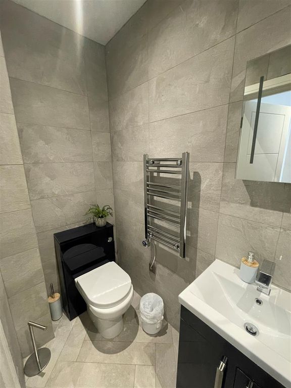 Property photo 2 of 8 Bathroom
