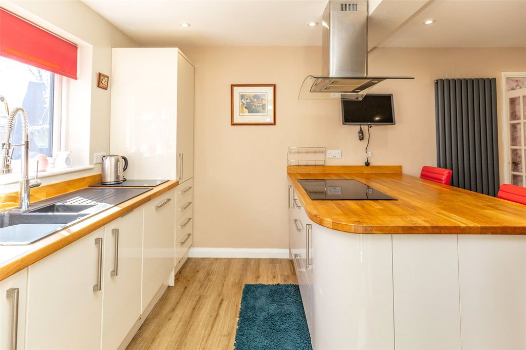 Property photo 2 of 21 Picture No. 15