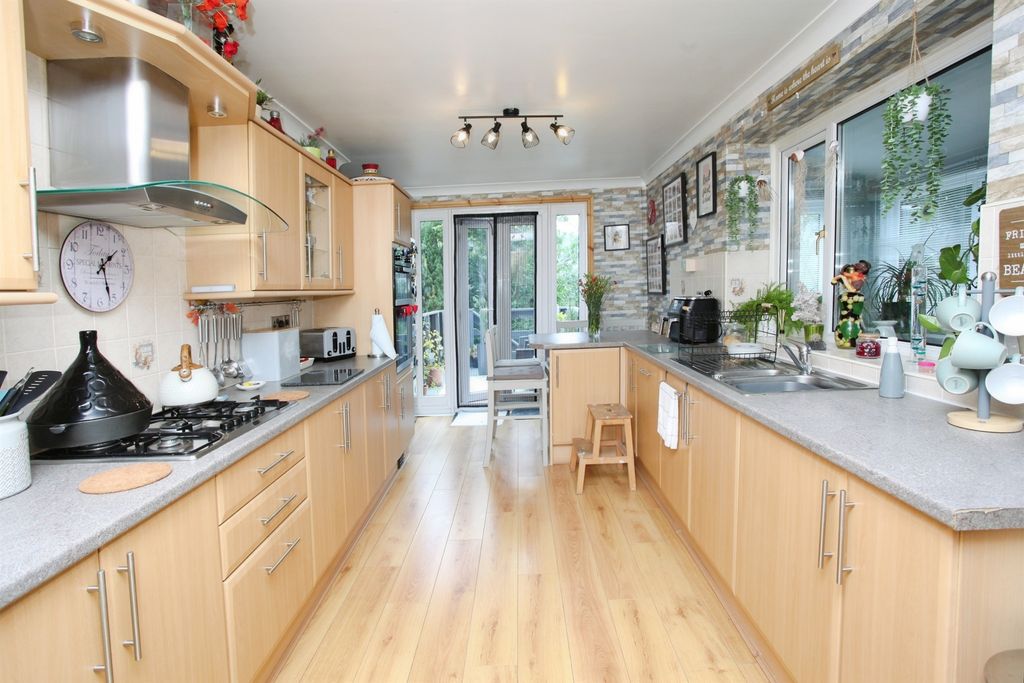 Property photo 2 of 18