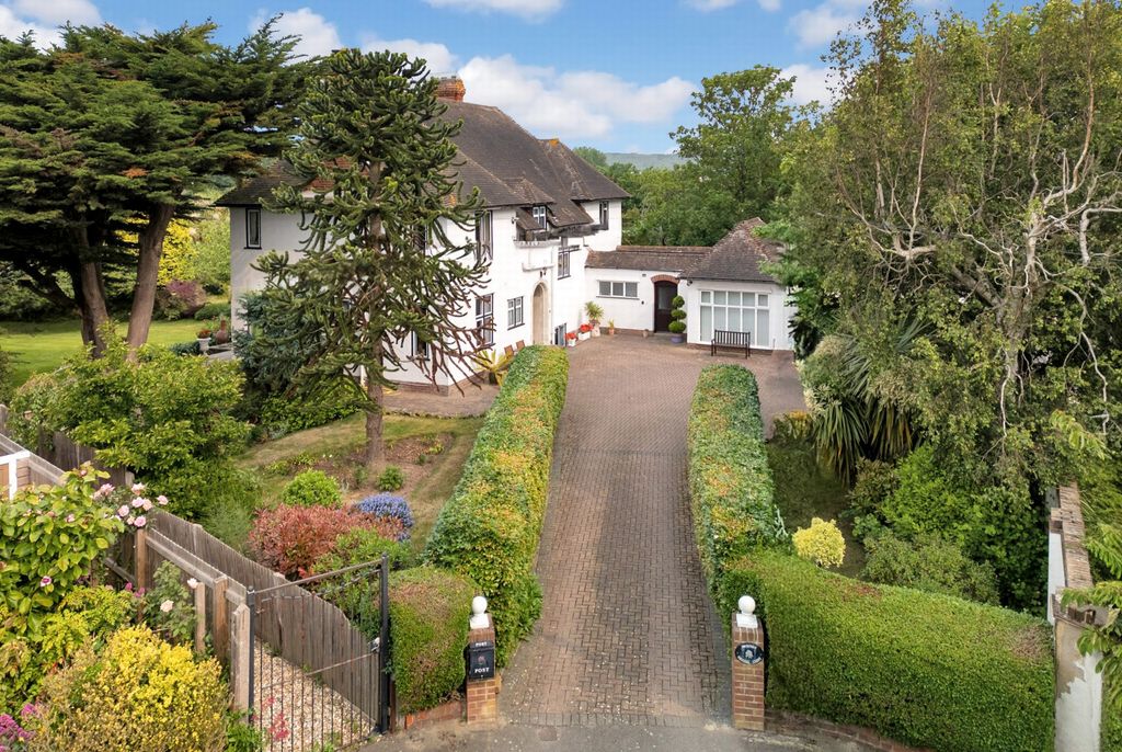 Property photo 1 of 33 The Approach