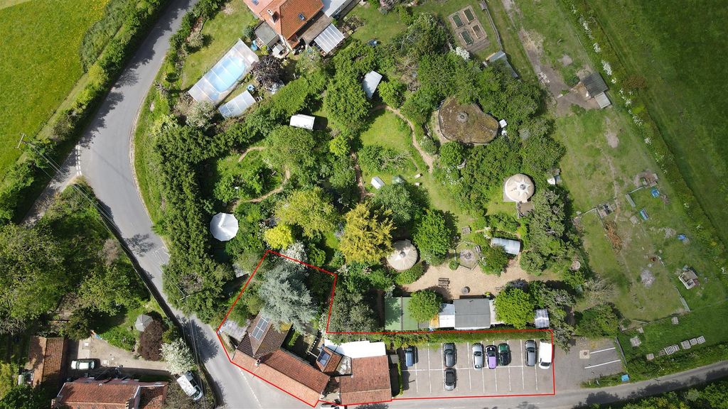 Property photo 2 of 20 White Horse Outline.Jpg