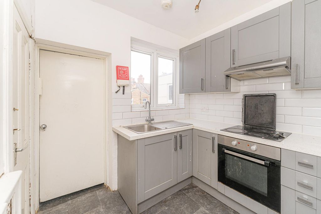 Property photo 2 of 18 Kitchen