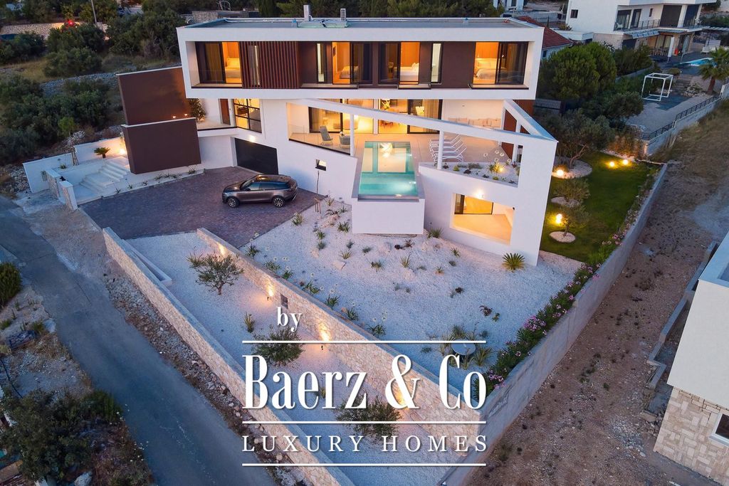 Property photo 2 of 35