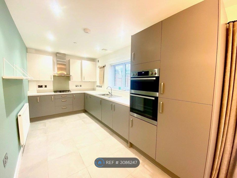 Property photo 3 of 14 Kitchen