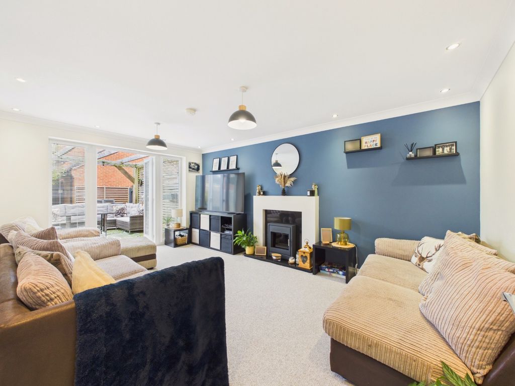 Property photo 2 of 24 5222813