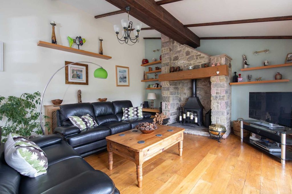 Property photo 2 of 19