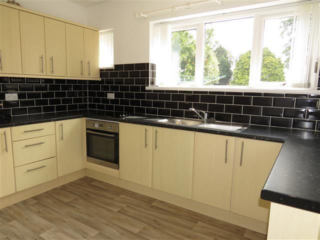 Property photo 2 of 8 Kitchen