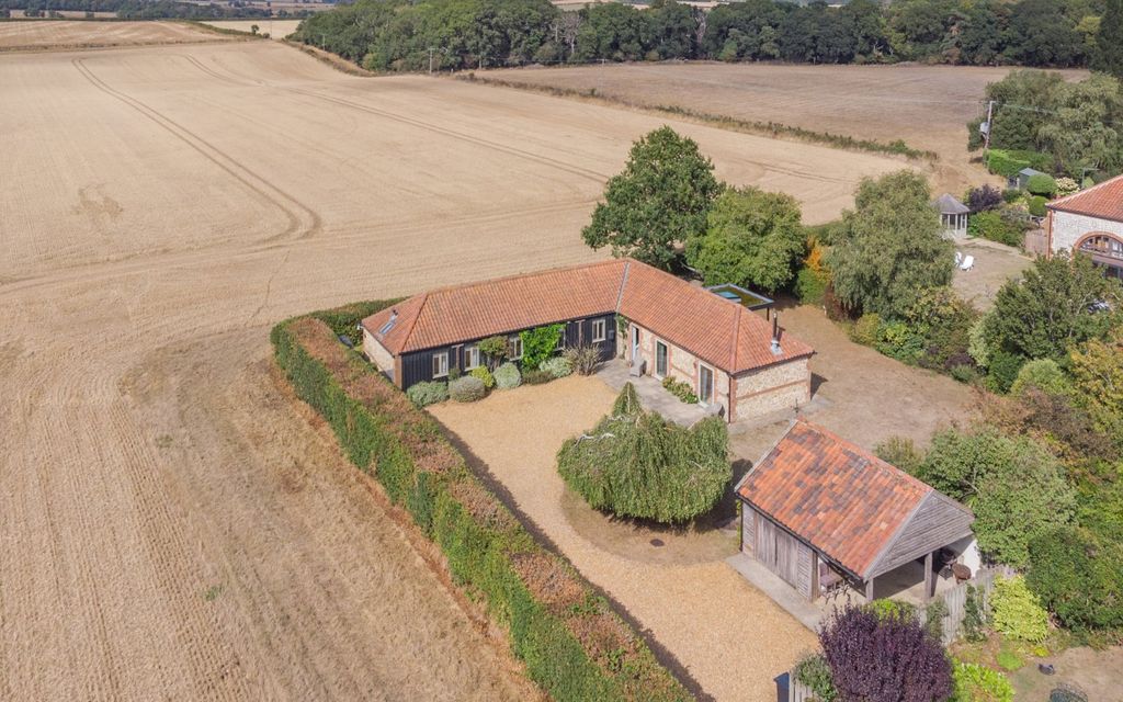 Property photo 2 of 22 1 Crow Hall Barns