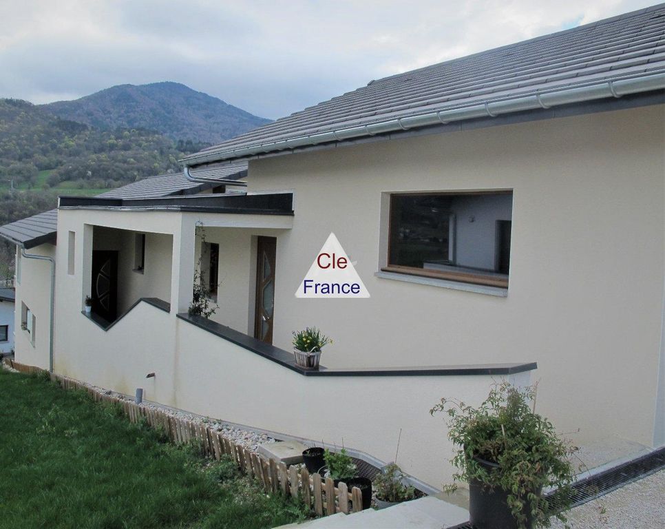 Property photo 2 of 8