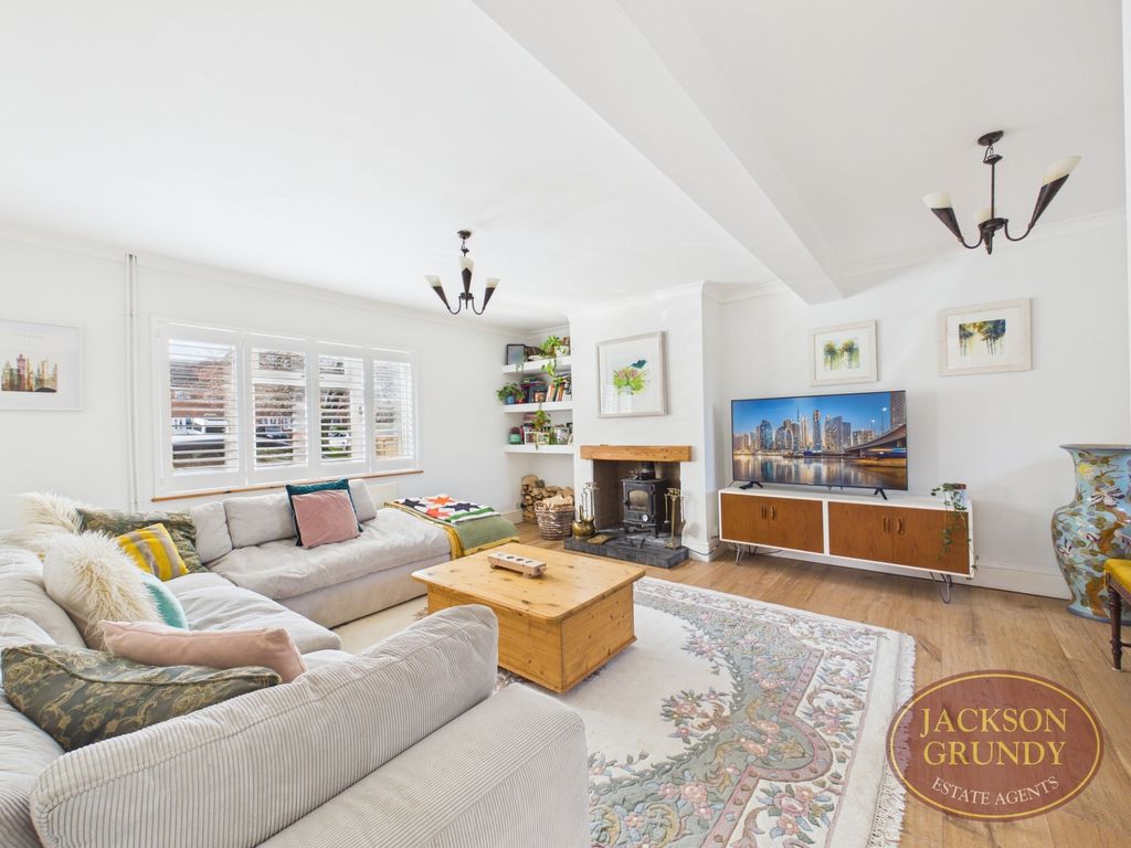 Property photo 2 of 25 Oaklands