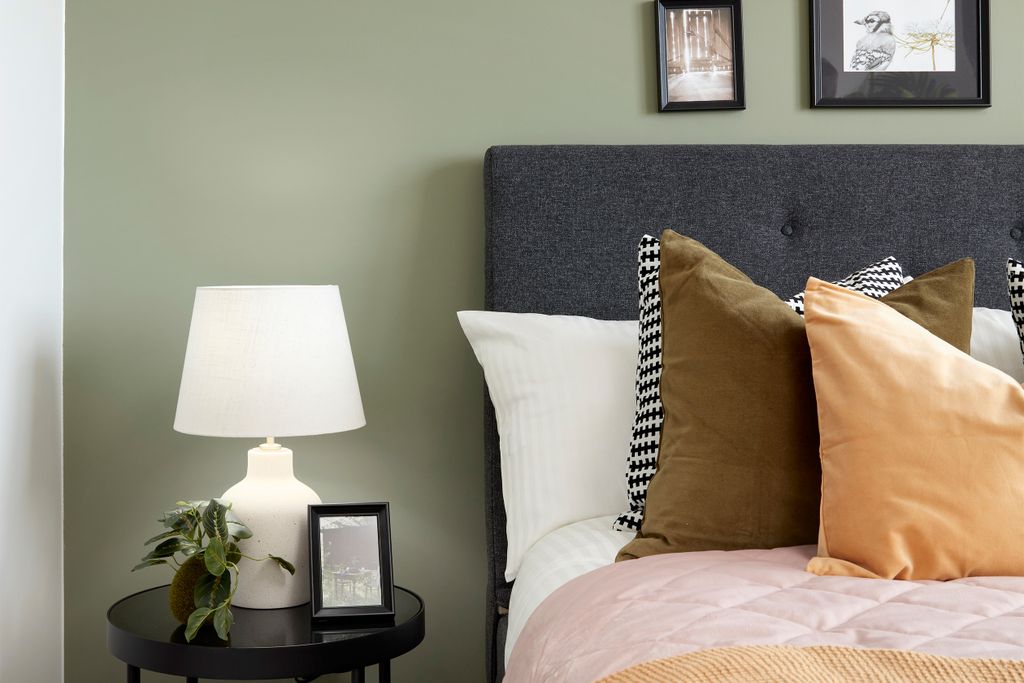 Property photo 3 of 6 Bedroom3