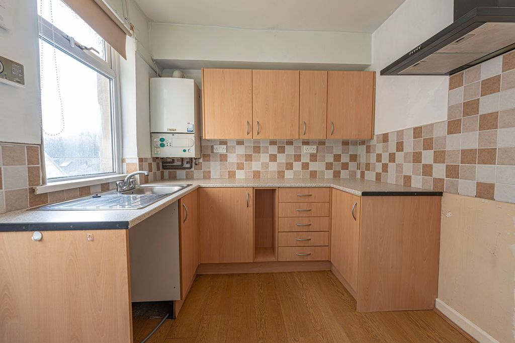 Property photo 2 of 26