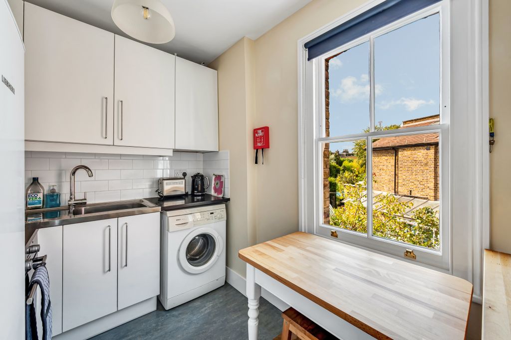 Property photo 2 of 10 Kitchen