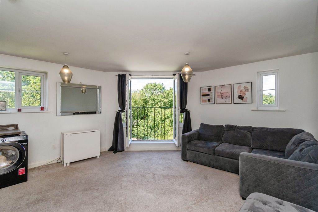Property photo 3 of 12