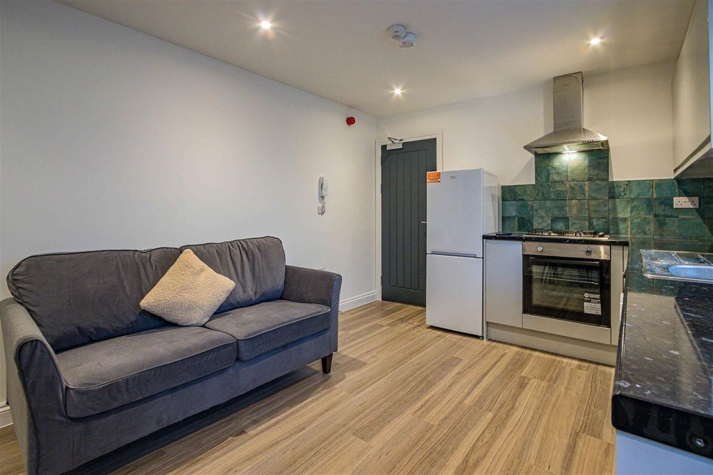 Property photo 1 of 8 Img-7.Jpg