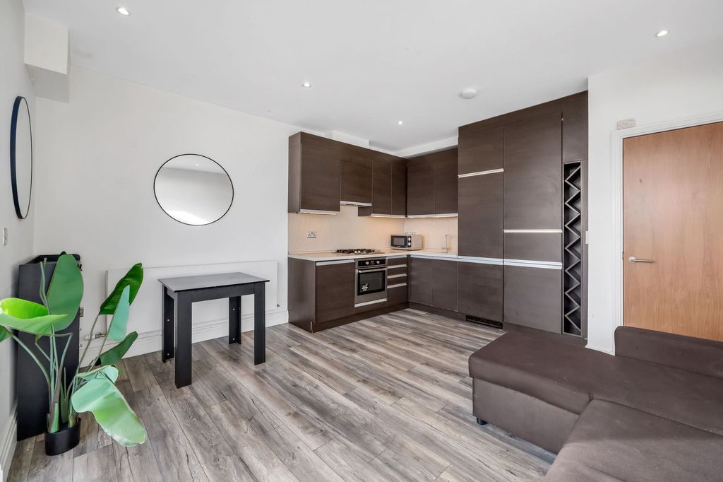 Property photo 1 of 10 Kitchen Reception