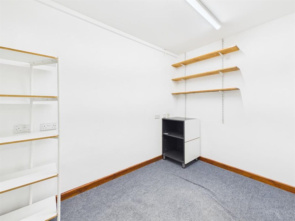 Property photo 3 of 5 Photo