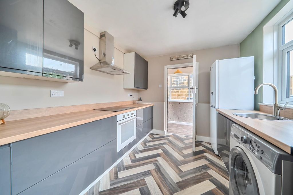 Property photo 3 of 20 1472063-12-6A31167Ab0476.Jpg