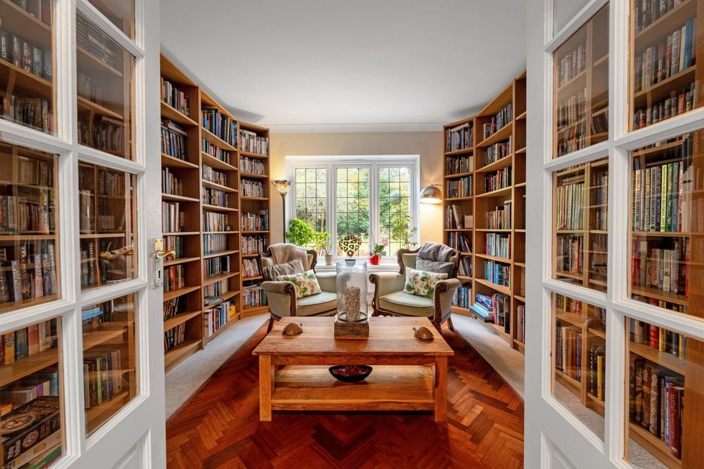 Property photo 3 of 27