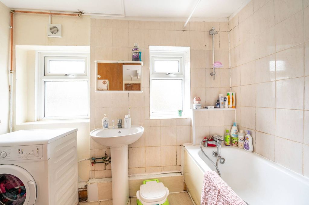 Property photo 3 of 8