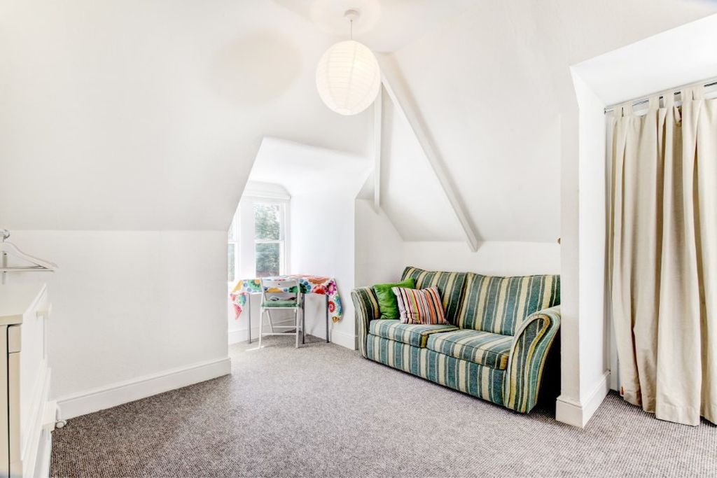 Property photo 2 of 12 Bedroom/Sitting Room