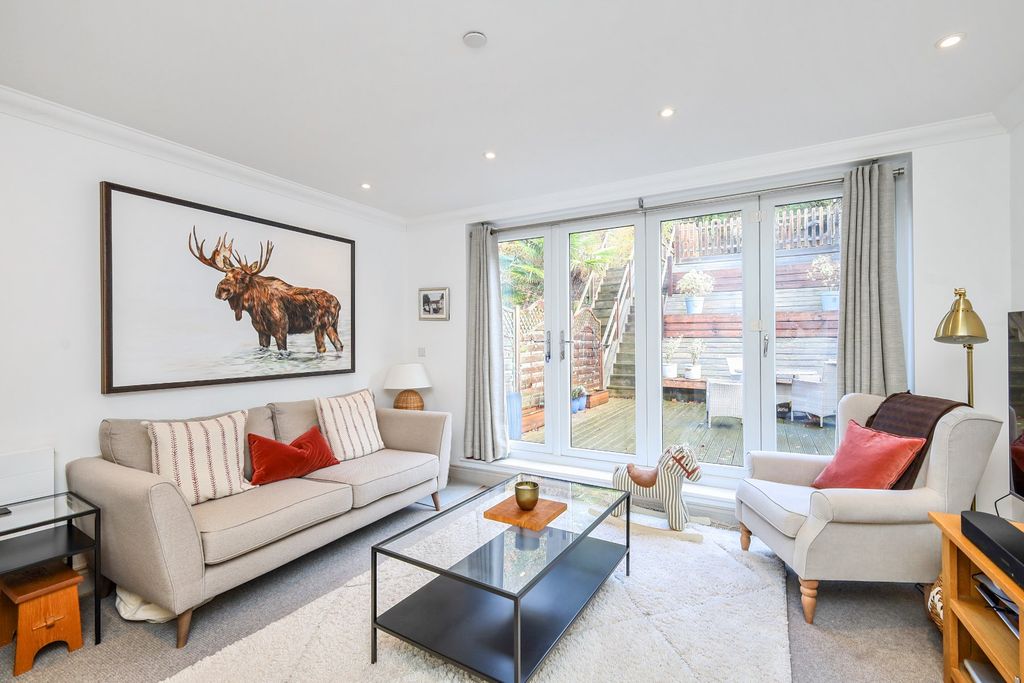 Property photo 2 of 29 Picture No. 13