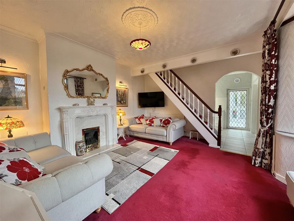 Property photo 3 of 16 Conservatory