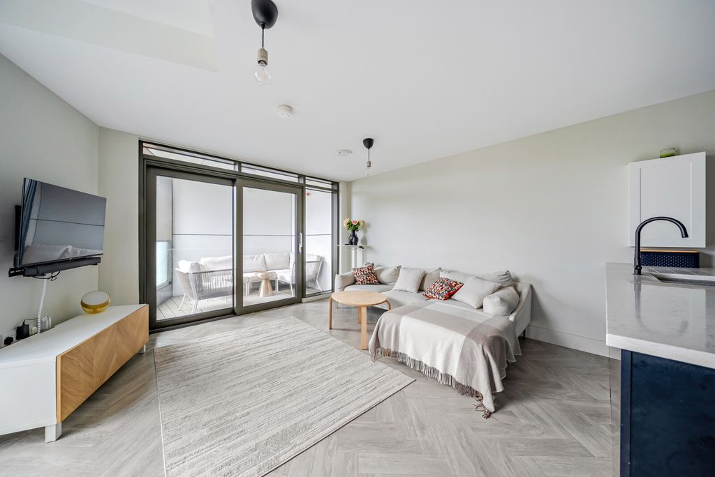 Property photo 2 of 11 Kitchen/Living Room