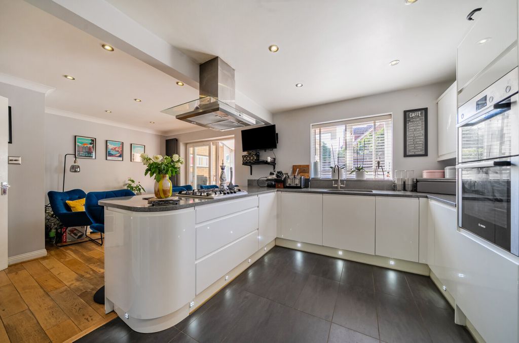 Property photo 3 of 21 1502694-13-6A7Dae...