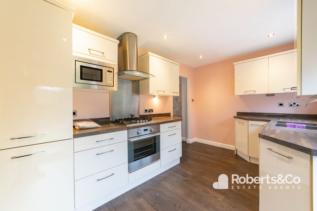 Property photo 3 of 10 Kitchen Diner