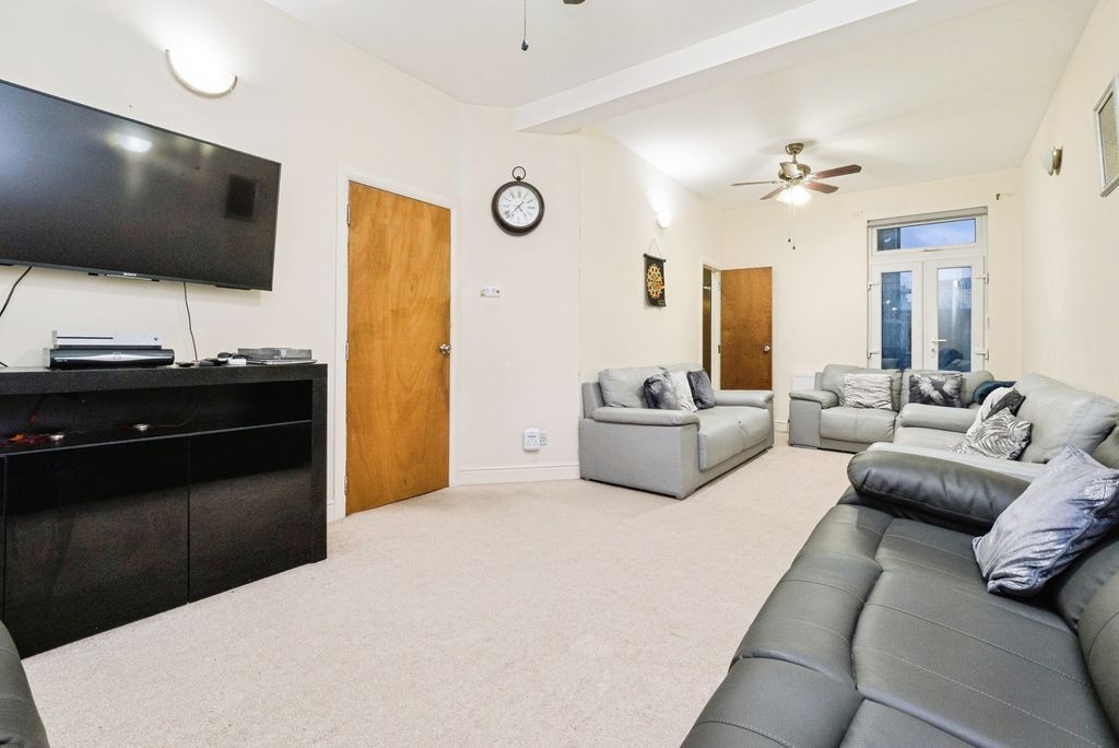 Property photo 3 of 39 Pbox-Img.Jpg