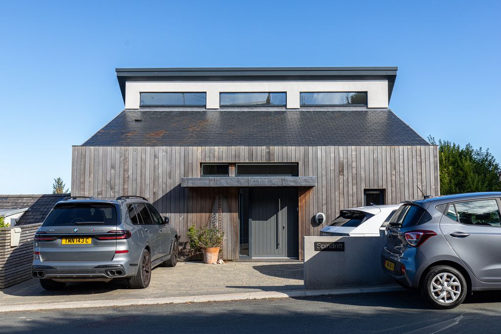 Property photo 2 of 50