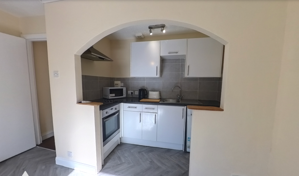Property photo 1 of 4 Kitchen