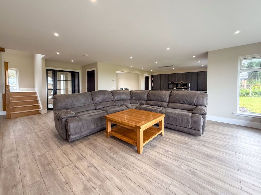 Property photo 2 of 31