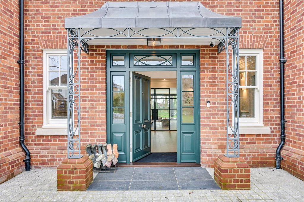 Property photo 2 of 36 Front Canopy