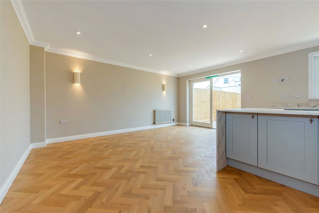 Property photo 2 of 15 Kitchen Dining Room