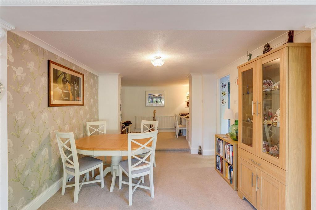 Property photo 3 of 28