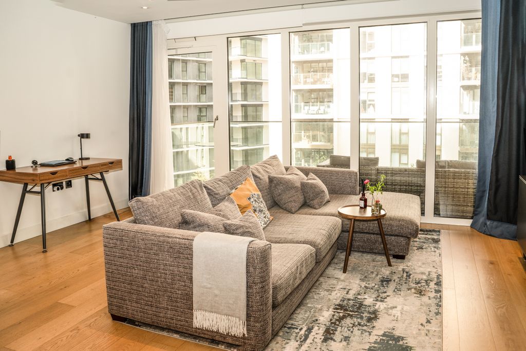 Property photo 2 of 23