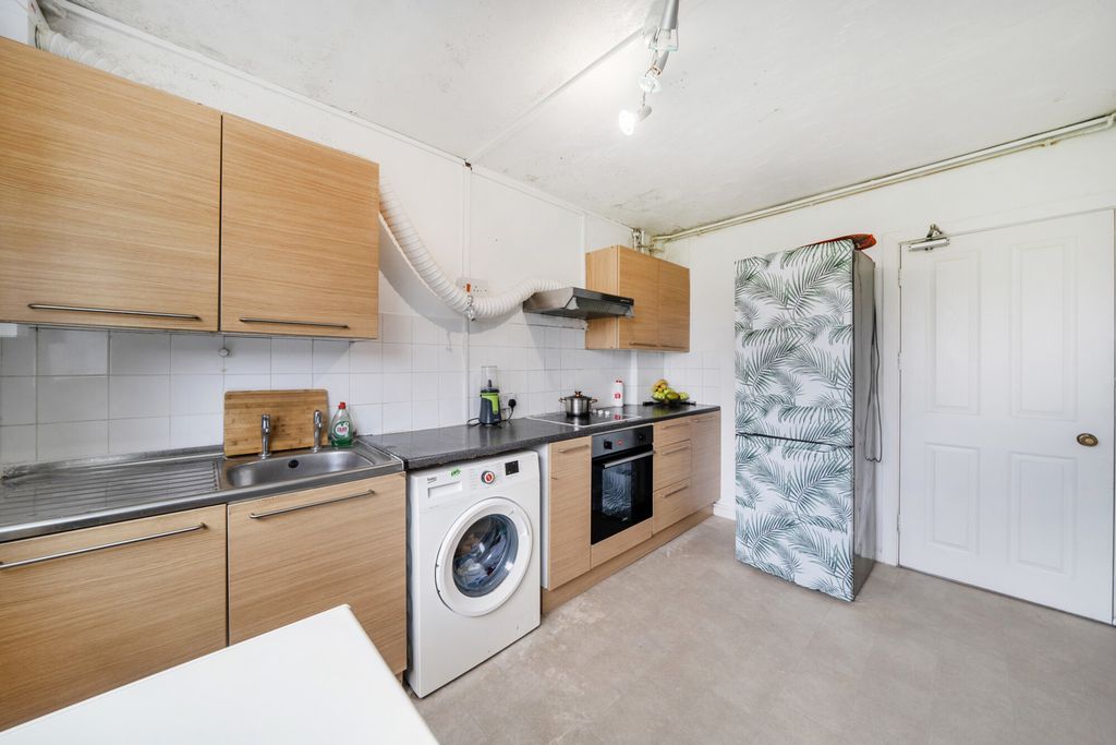 Property photo 2 of 18 1403865-9-6978Aea...