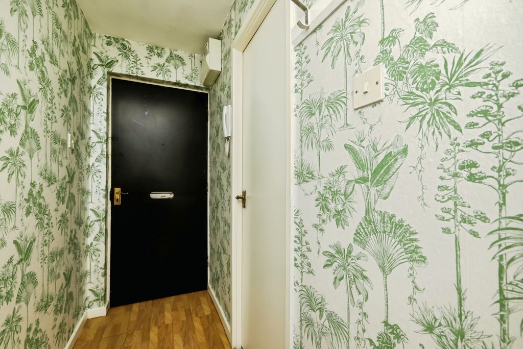 Property photo 2 of 17 Pbox-Img.Jpg