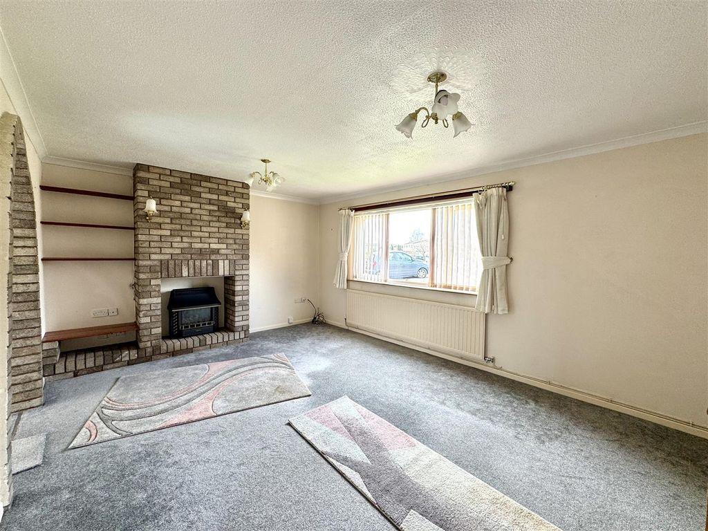 Property photo 2 of 22 Sitting Room