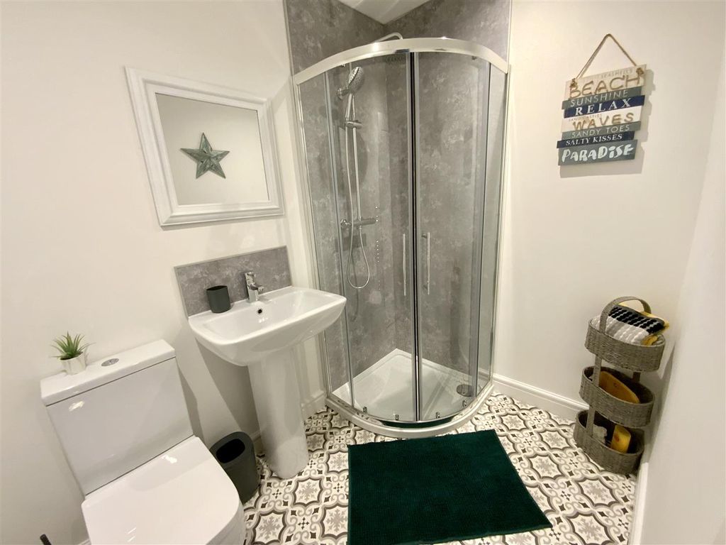 Property photo 3 of 6 Main Bathroom Sole Use Of Room 1