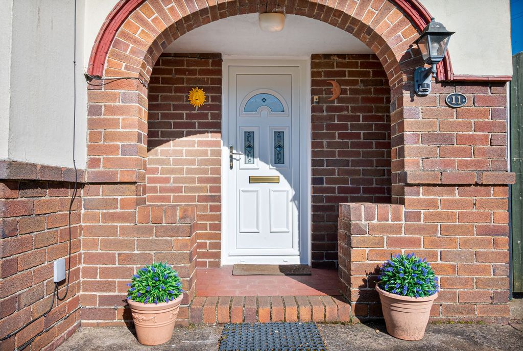 Property photo 2 of 26