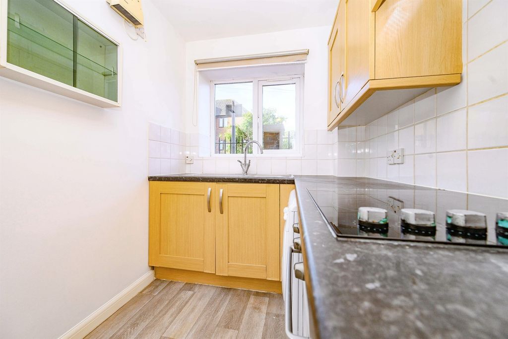 Property photo 3 of 11
