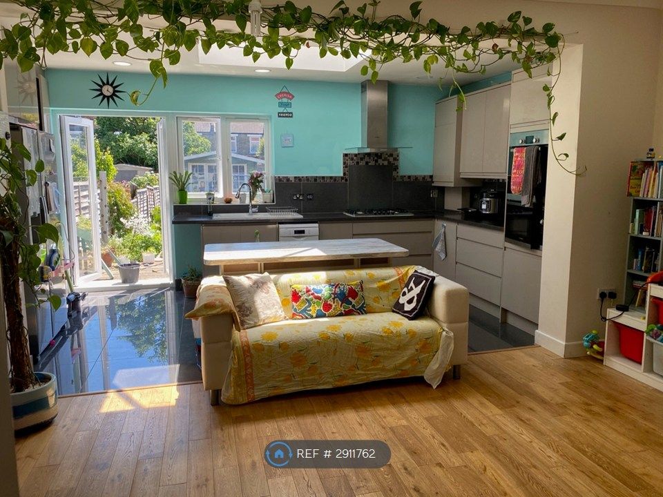 Property photo 2 of 15 Kitchen / Living From Entrance