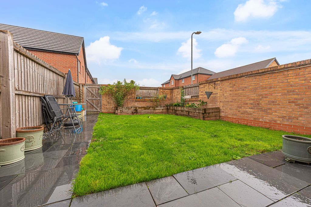 Property photo 2 of 34
